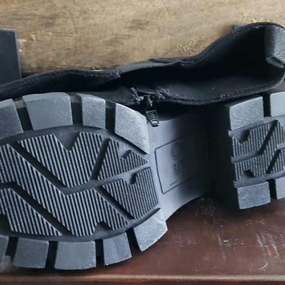 NWT- SO black suede boots. - Picture 9 of 10